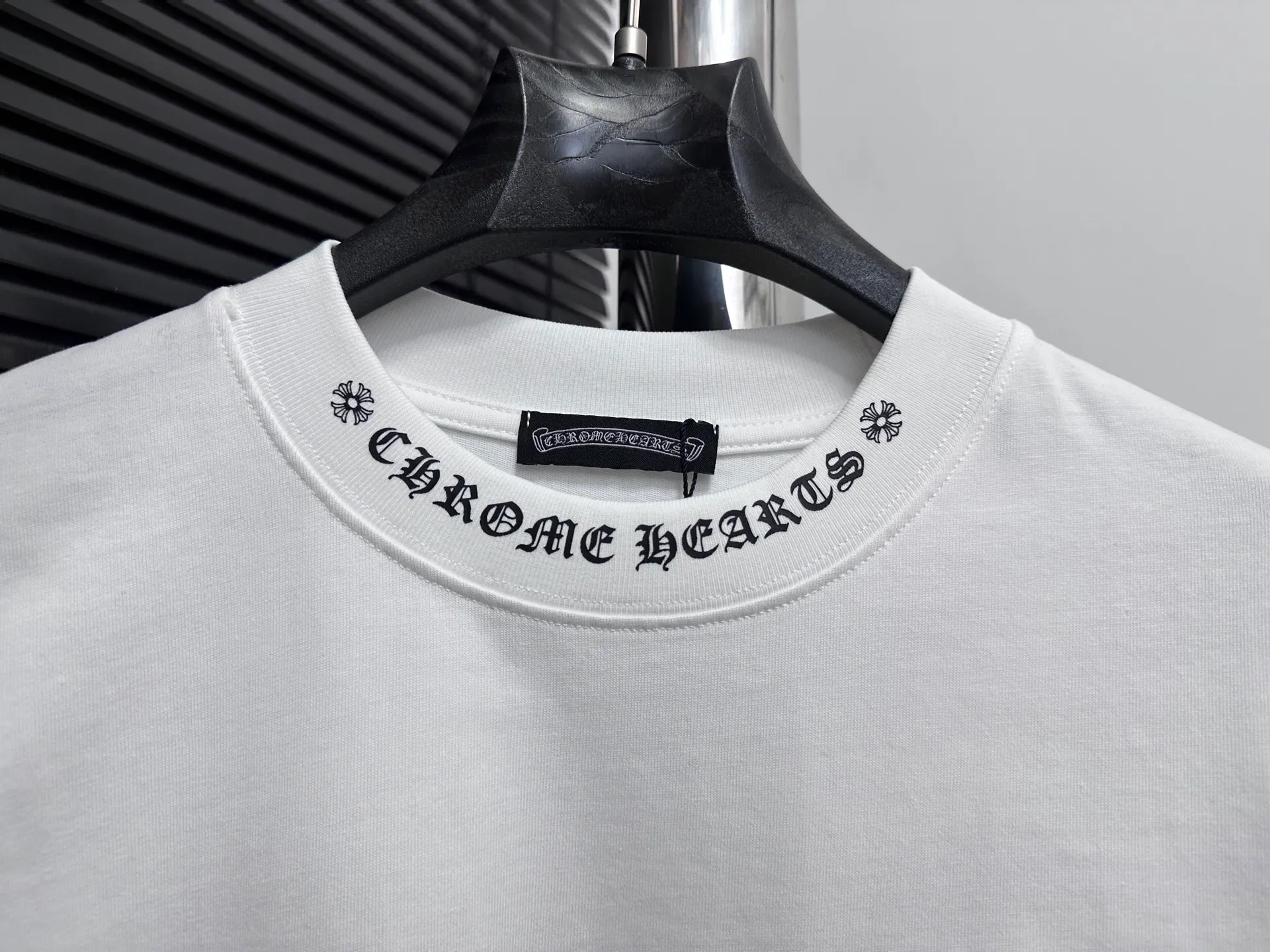 🅿️170 [Chrome heart*] Chrome heart ch 25ss early spring new style Sanskrit pocket short sleeves ·280g 100% cotton double yarn jersey fabric ·Special thickened 32 pieces of double-strand 1x1 thread in the same cylinder custom dyeing ·Double-needle stitching and cross-stitching technology ·Original main mark washed tag Color: black white Size: XS-L